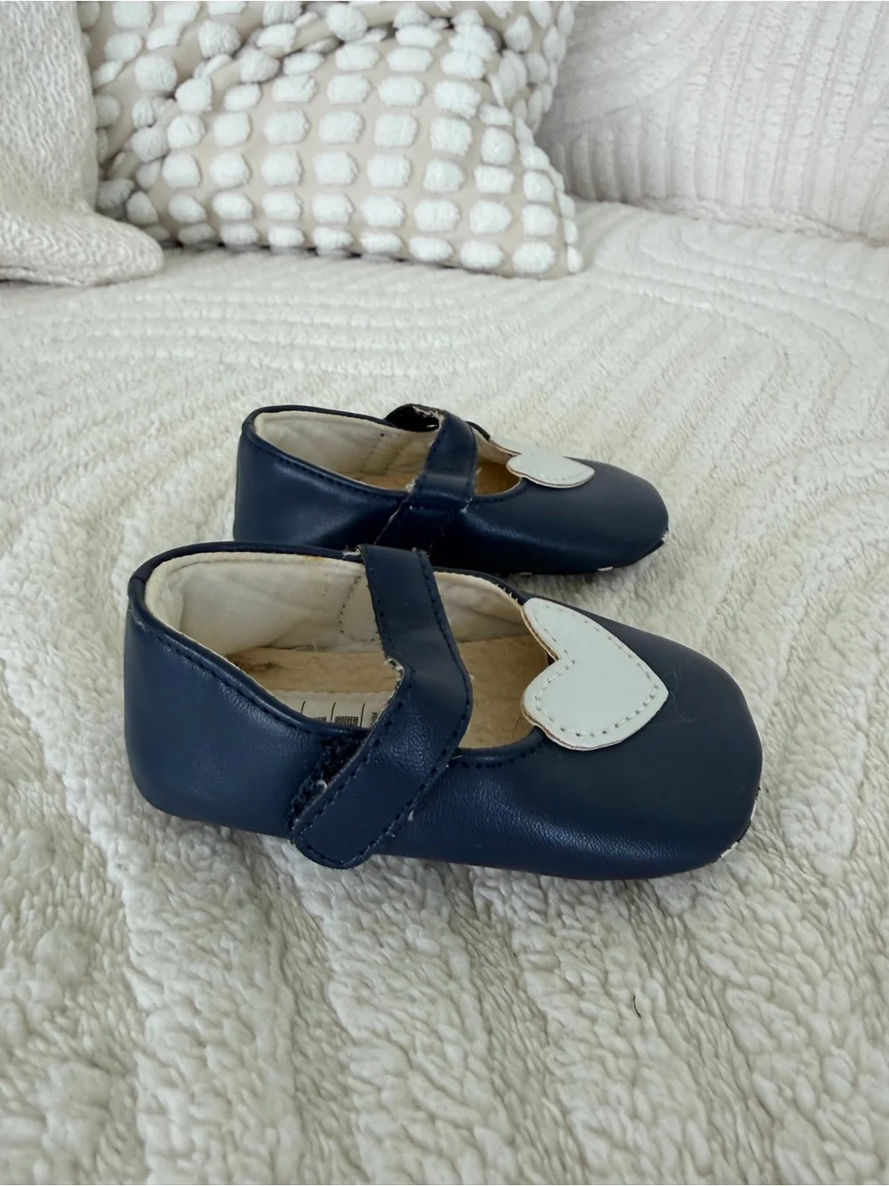 Kids Navy Mary Jane Shoes with White Heart - size 17 Eu- new